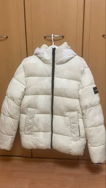 Calvin Klein 다운 자켓 M 사이즈