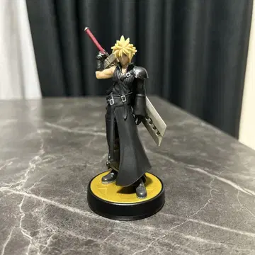 클라우드 (2P 컬러) amiibo 피규어