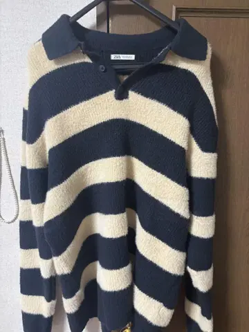 ZARA 네이비와 아이보리 스트라이프 니트