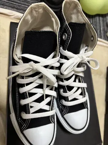 CONVERSE 블랙 하이컷 스니커즈