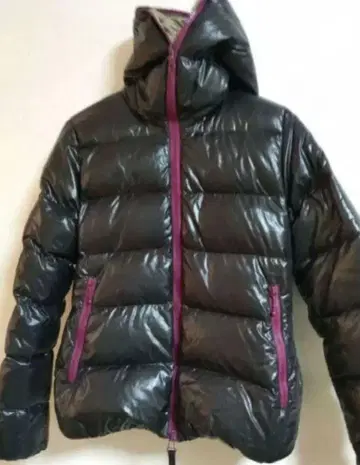 블랙 후드 부착 다운 자켓