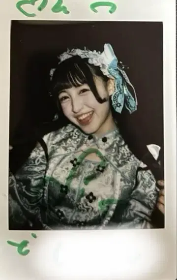 iLiFE! 와카바노아 친필 사인 폴라로이드 차이나 의상