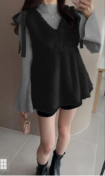그레일 V넥 리본 퍼 페플럼 튜닉 블랙