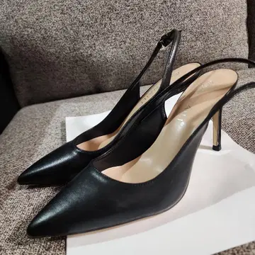 블랙 스틸레토 하이힐