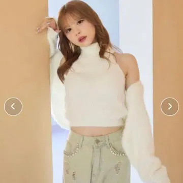 TITTY&CO. 숄더컷 터틀넥 니트탑