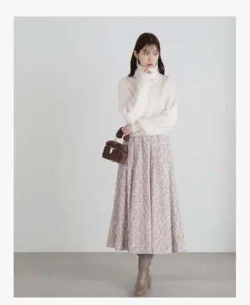 프로포션 바디 드레싱 스커트 모노그램 턱 플레어 스커트
