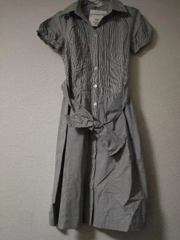ROPE 코사지 부착 스트라이프 반팔 셔츠 원피스