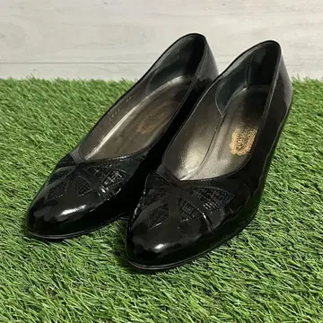 긴자 요시노야 펌프스 에나멜 블랙 23cm