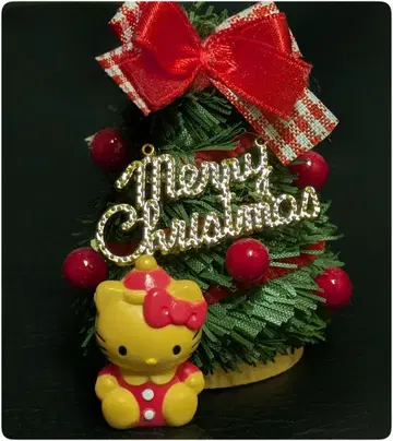 [ 미사용 새상품급 ] 헬로키티 미니 크리스마스 트리 크림 컬러 키티