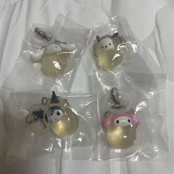나리키리 오이스터 산리오 캐릭터 키링 4개 세트 B