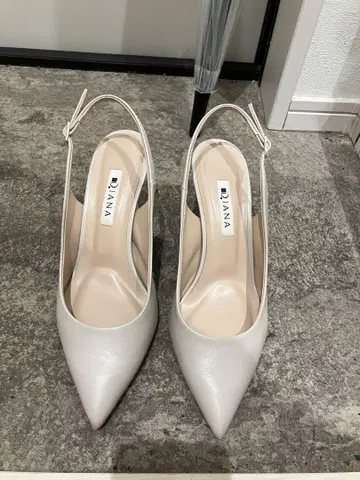 DIANA 라이트 그레이 스무스 24cm
