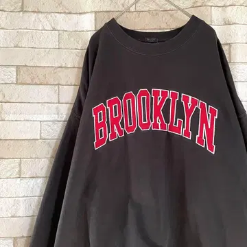 맨투맨 센터 자수 BROOKLYN 속기모 블랙