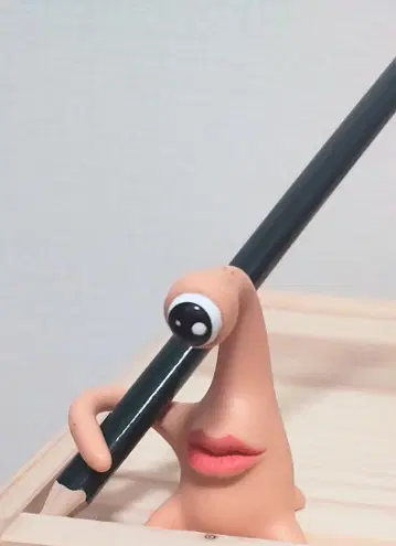 기생수 미기 펜 스탠드