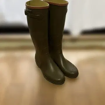 AIGLE 올리브 버클 장화
