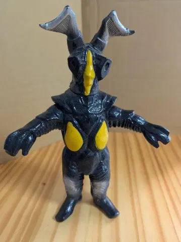 괴수 피규어 제튼