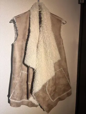 ZARA 인조 모피 베스트 M 사이즈 베이지