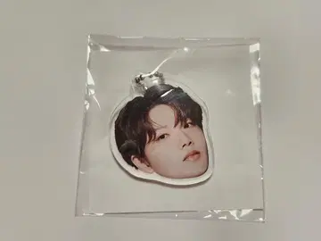 TREASURE 얼굴 아크릴 키링 준규 캡슐 토이