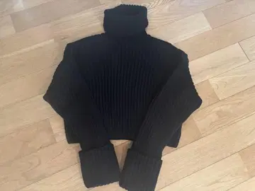 ZARA 블랙 리브 터틀넥 스웨터