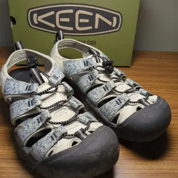 203-31 KEEN NewportH2 샌들 28.5cm