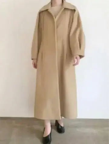 베이지 롱 코트 벌룬 슬리브