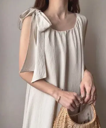 FILLOU 숄더 리본 플레어 원피스