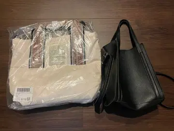 화이트 블랙 숄더백