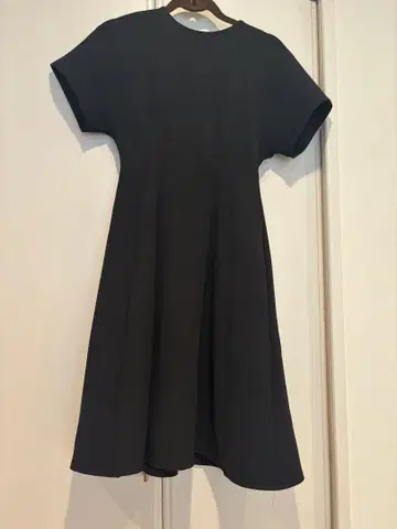 SNIDEL 블랙 반팔 A라인 원피스