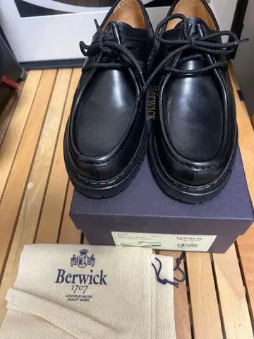 Berwick 5337BCVL 블랙 모카신 UK5.5