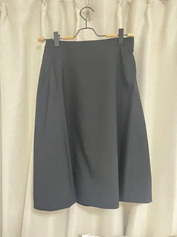 UNIQLO 커스텀 오더 블랙 플레어 스커트 무릎 기장