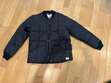 QUIKSILVER 블랙 퀼팅 자켓