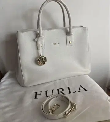 FURLA 화이트 토트백 숄더 스트랩 포함