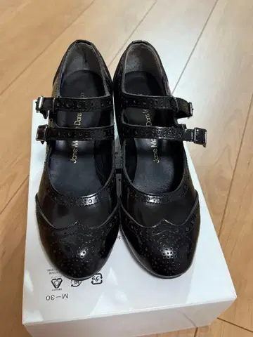 제인 마플 스트랩 블랙 펌프스