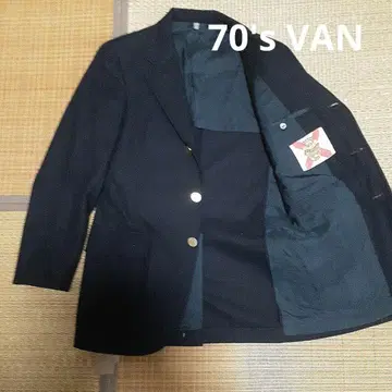 [ 70' VAN ] 테일러드 자켓 골드 버튼 블랙