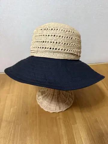 [헬렌 카민스키] 베이지 x 블랙 밀짚모자