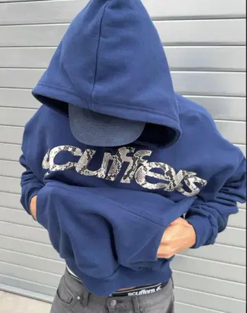 엔도 모리 착용 scuffers 네이비 후드티 M