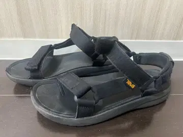Teva 블랙 아웃도어 샌들