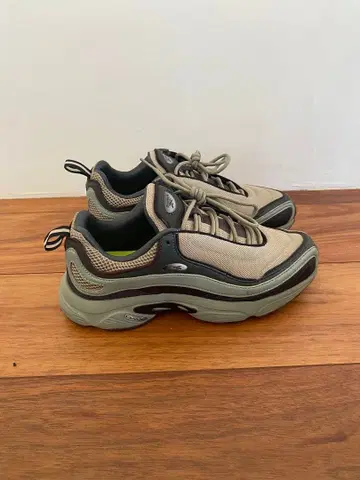 VAINL ARCHIVE x REEBOK DAYTONA DMX VA