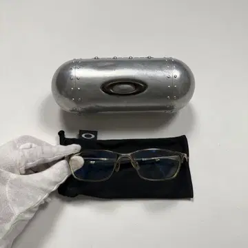 2000s Oakley silver flame grasses