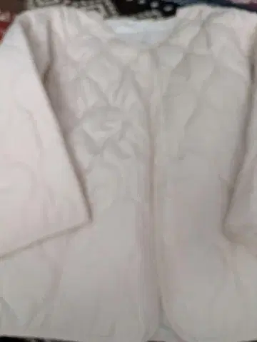 연한 화이트 퀼팅 다운 자켓 가디건