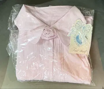 트리트 유어셀프 블라우스 Rose accent shirt blouse