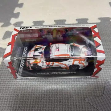 au TOM'S SUPER GT 2023 한정판 모델