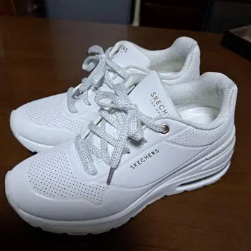 SKECHERS 화이트 스니커즈 1회 사용