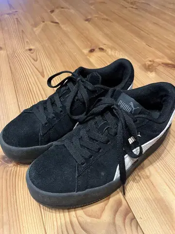 PUMA 블랙 스웨이드 스니커즈