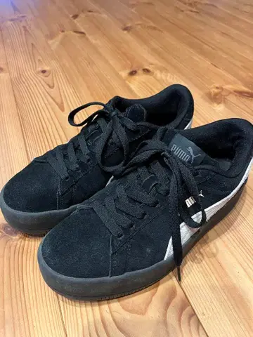 PUMA 블랙 스웨이드 스니커즈