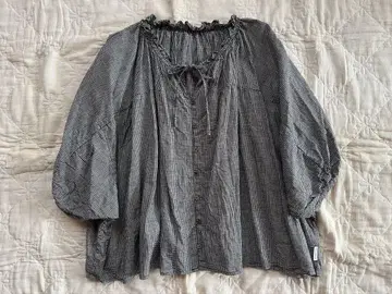 네스트로브 nest Robe V넥 프릴 블라우스