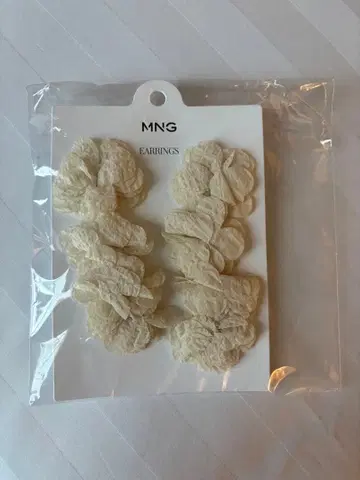[ 미사용 새상품 ] MNG JAZMIN 플라워 디자인 귀걸이