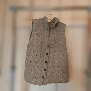 베이지 다이아몬드 편 니트 베스트