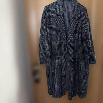 체크 무늬 더블 브레스트 롱 코트