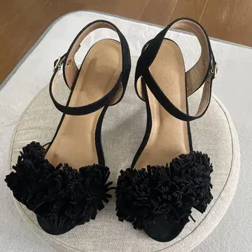 플라워 모티브 블랙 샌들 M