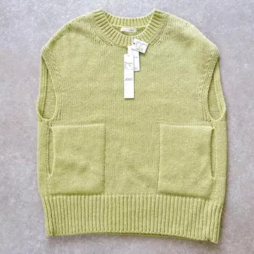 새상품 갸루리 비 23AW 정가 27,000원 파인 울 크루넥 베스트
